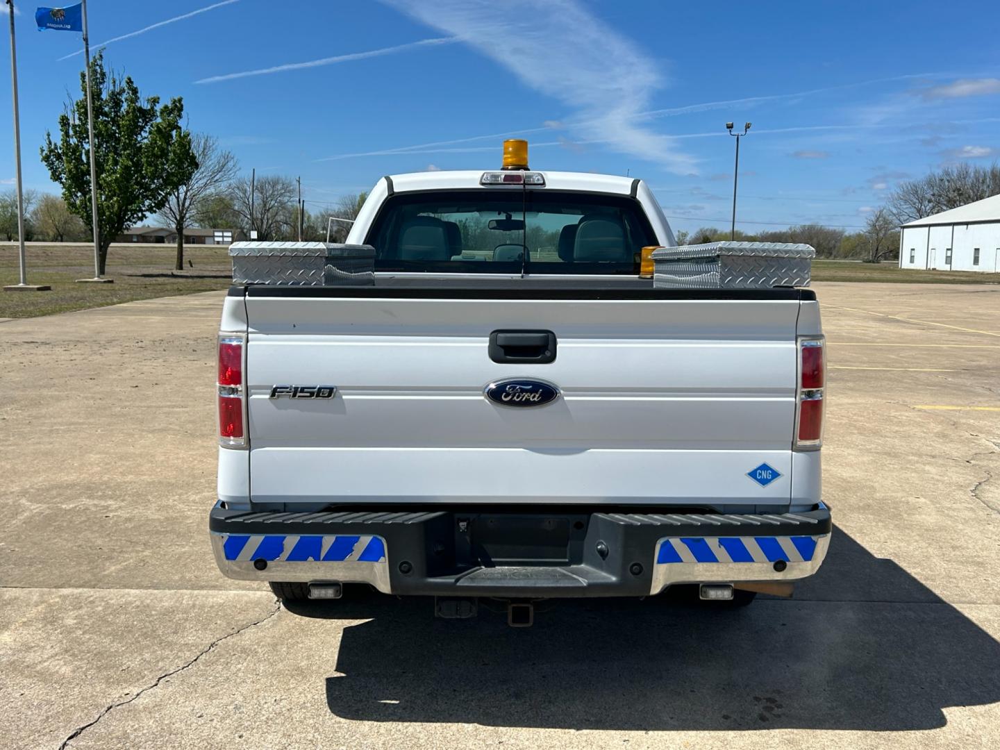 2014 White /Gray Ford F-150 (1FTEX1CMXEK) with an 3.7L V6 DOHC 24V engine, 6-Speed Automatic transmission, located at 17760 Hwy 62, Morris, OK, 74445, (918) 733-4887, 35.609104, -95.877060 - Photo#3